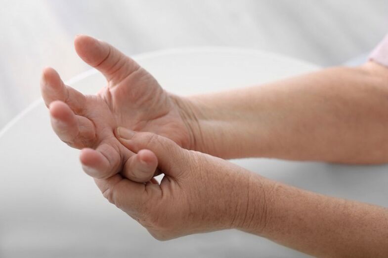 Bol u rukama i prstima čest je simptom cervikalne osteohondroze
