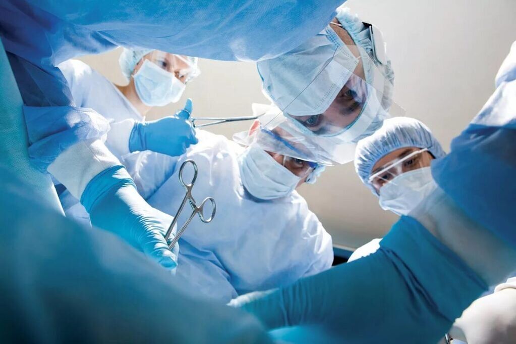 Za kompliciranu torakalnu osteohondrozu provodi se operacija